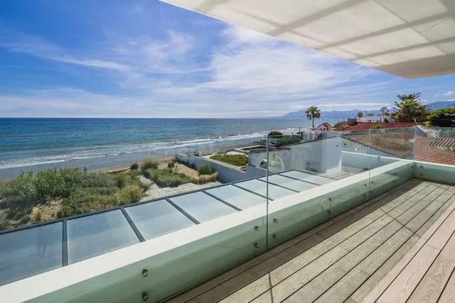 Increible villa en primera linea de la playa, CostaBella, Ma - foto 4