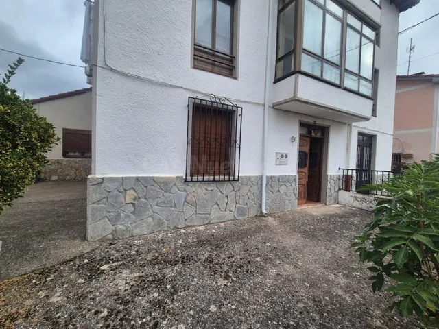 Planta baja con patio en Bercedo