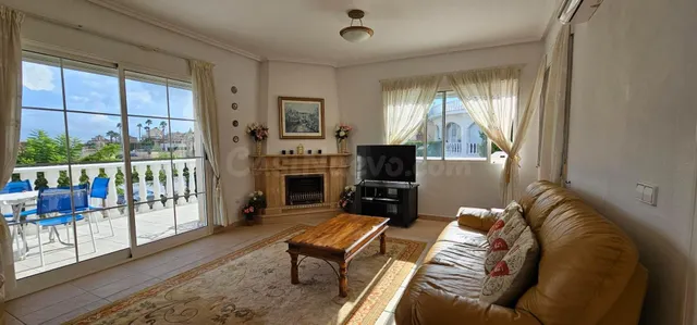 Impresionante villa independiente de 4 dormitorios con pisci - foto 4