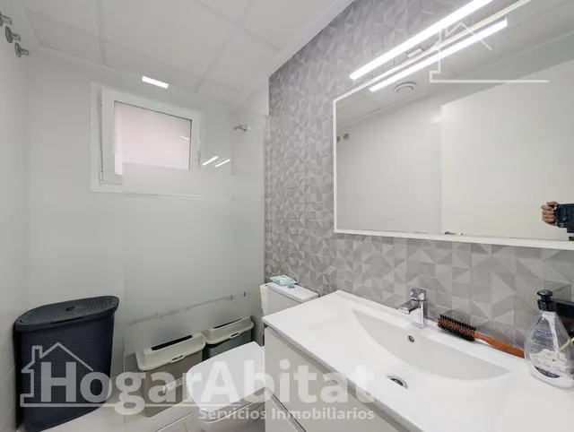 ¡Precioso Chalet! Seminuevo, amplio y luminoso, con piscina privada, garaje y jardín — 38