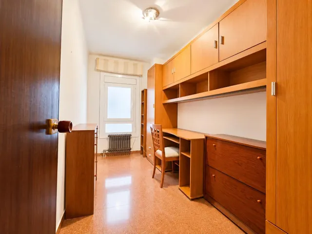 Piso de 4 habitaciones con ascensor en Manresa — 15