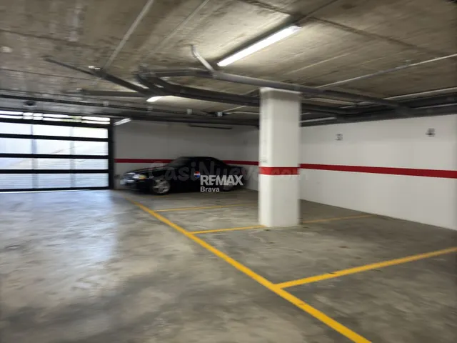 Roses, Santa Margarita · Plaza de parking en venta en edific - foto 3