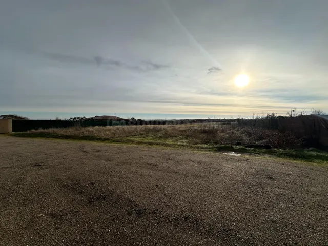 Parcela rústica de 2.065 m2 con muy buen acceso en Morales d