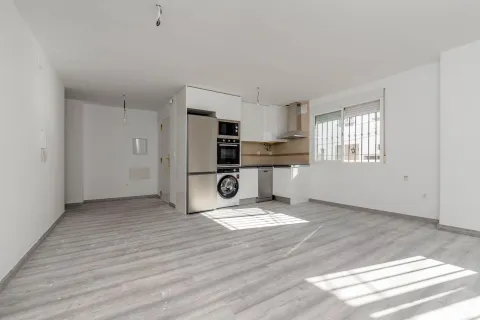 Piso en PLANTA BAJA con 2 dorm.  "Nuevo a estrenar". En el centro de Ogijares.