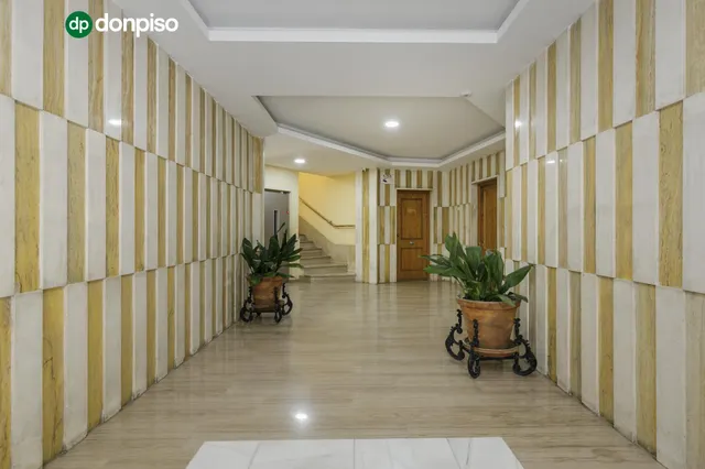 EXCLUSIVO PISO DE 253 m2 EN GRANADA CENTRO – 2.800 €/MES DE RENTABILIDAD — 33