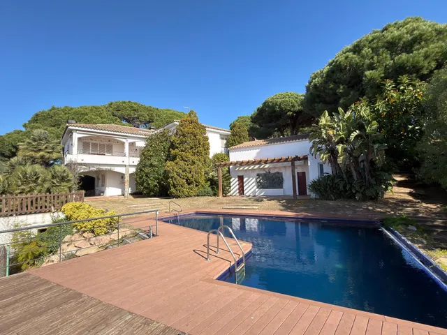 ESPECTACULAR CASA EN CANET DE MAR CON APARTAMENTO PARA INVIT - foto 2