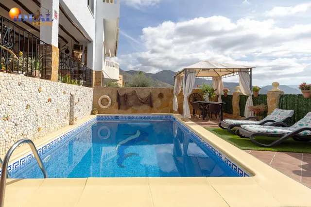 Casa de 6 dormitorios con piscina privada, terrazas y espectaculares vistas en Órgiva – Granada — 3