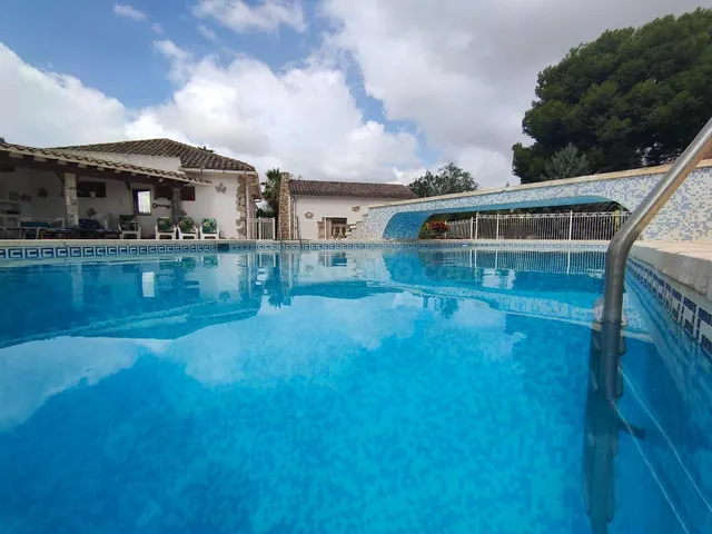 VENTA DE VILLA DE LUJO EN ASPE