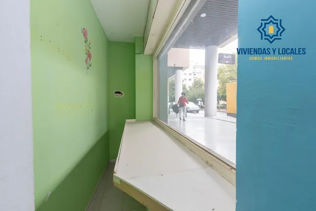 Local comercial en venta en calle agustina de aragón — 12