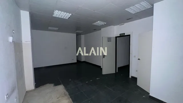 Local comercial de 300 m2 con 10 m de fachada en calle Alboraya — 11