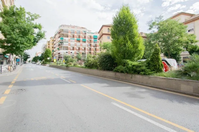 Se vende plaza de aparcamiento cerrada junto Alhamar — 11