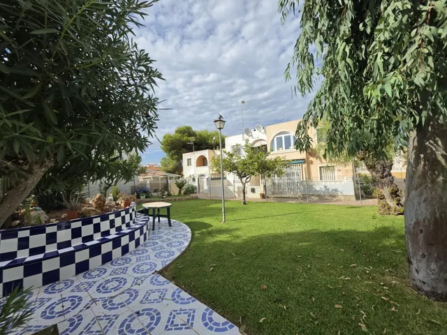 BUNGALOW PLANTA ALTA EN URBANIZACION CERRADA CON PISCINA COMUNITARIA — 29