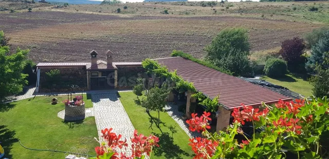 LUJOSO CHALET CON PARCELA EN GOLMAYO