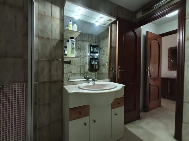 El verdadero lujo en el Realejo es tener tu propia cochera y compartir el edificio con un solo vecino. — 38