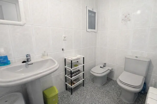 Piso único por planta en la avenida principal de Catral - 4 habitaciones, balcón, patio y solárium — 9