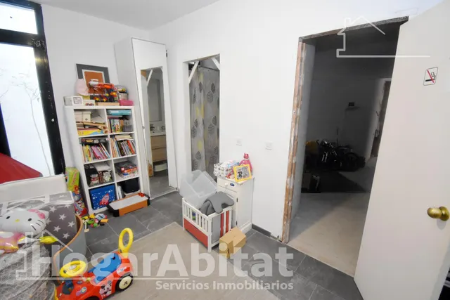 ¡Perfecto para invertir! Casa de cuatro alturas  para reformar con garaje y dos terrazas, cerca del centro — 18