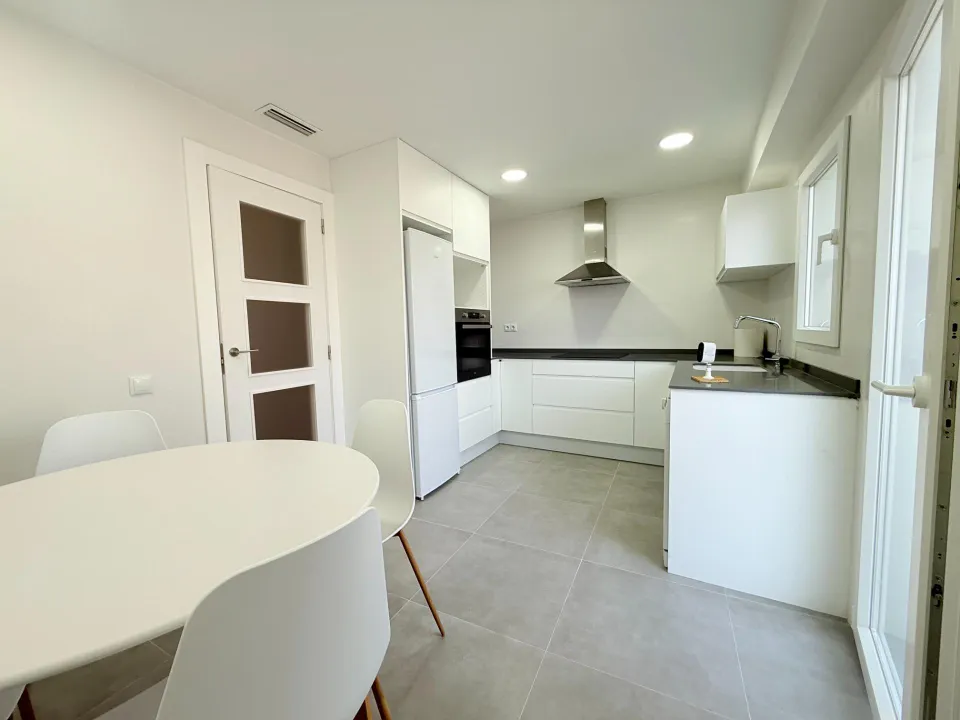 TOTALMENTE REFORMADO  A ESTRENARE, PISO EN BUENA ZONA,   EXTERIOR, MUY LUMINOSO.