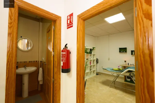 Local comercial en venta – opción conjunta o por separado — 13