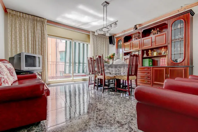 AMPLIO PISO DE 4 habitaciones CON GRAN BALCÓN — 7