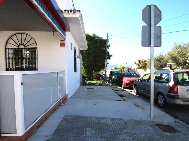 ¡OPORTUNIDAD EN COÍN! LOCAL COMERCIAL CON GRANDES POSIBILIDADES — 23