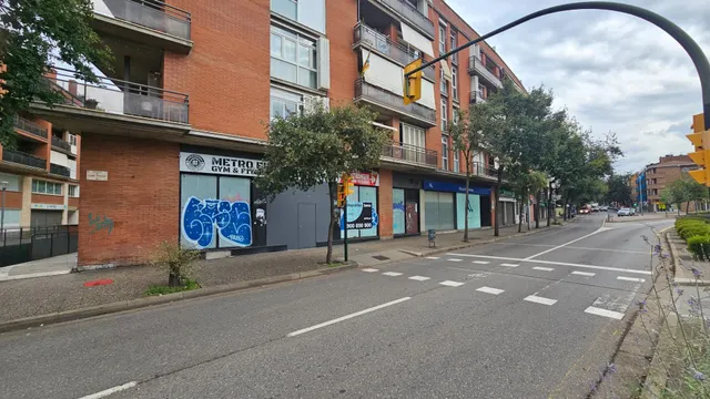 LOCAL COMERCIAL EN GIRONA - ZONA PERÍCOT — 11