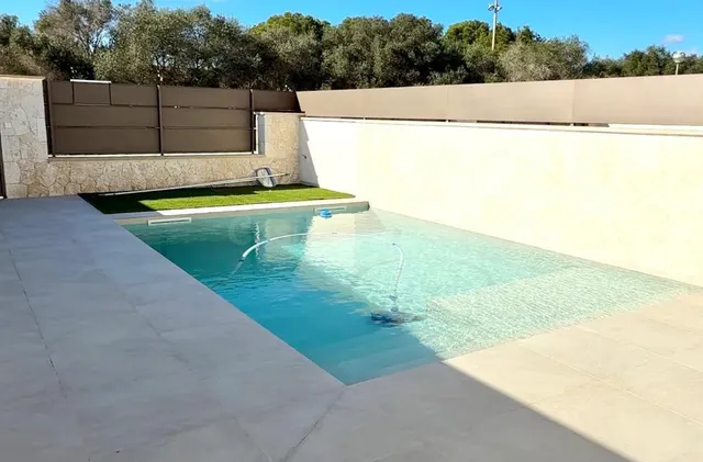 OBRA NUEVA A ESTRENAR – VIVIENDA ADOSADA DE DISEÑO CON PISCI - foto 3