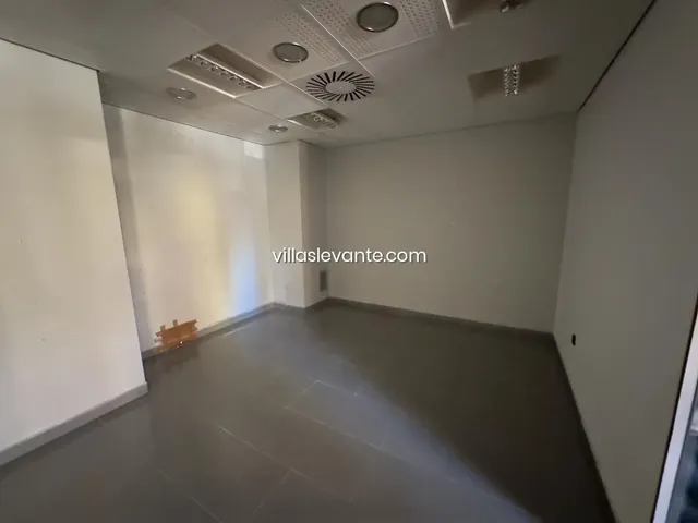 LOCAL COMERCIAL REFORMADO — 11