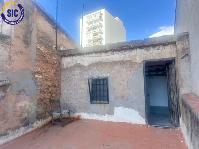 Casa de planta baja y dos alturas en el centro de Castellón, zona Tascas, junto a Fadrell, Borrull ideal para restauración o para vivienda. — 32
