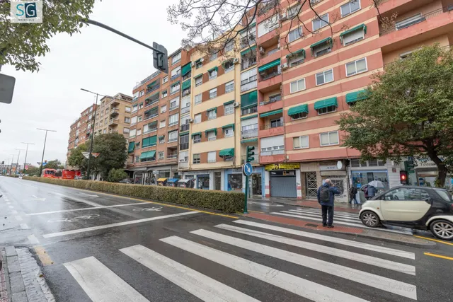 PISO DE 4 DORMITORIOS EN CAMINO DE RONDA — 40