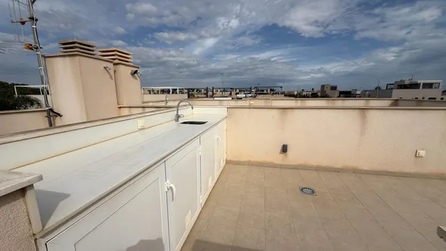 CHALET SEMINUEVO CON VISTAS AL MAR, PISCINA PRIVADA Y COCINA DE VERANO – LA TORRE DE LA HORADADA — 38