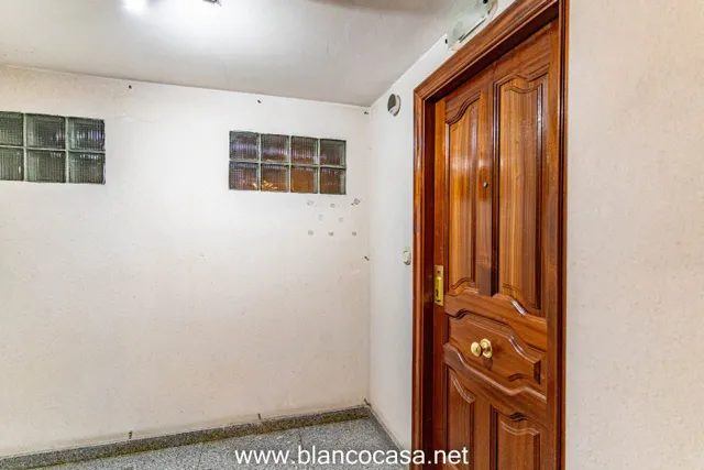 Entreplanta en venta ó alquiler C/Barcelona (Carballo) — 23