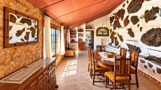 Finca exclusiva en Vilaflor · 2 viviendas, viñedo, bodega y piscina — 39