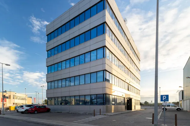 OFICINAS EN PUERTO  DE SAGUNTO — 22