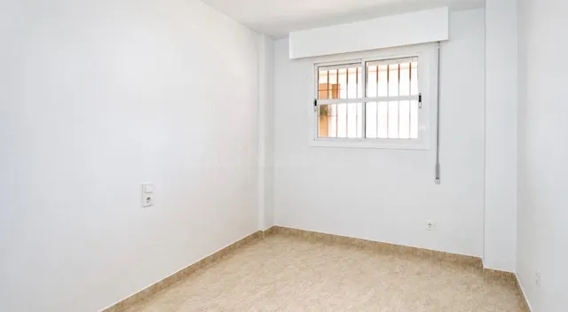 Piso reformado de 3 dormitorios con piscina en Aguadulce Norte — 25