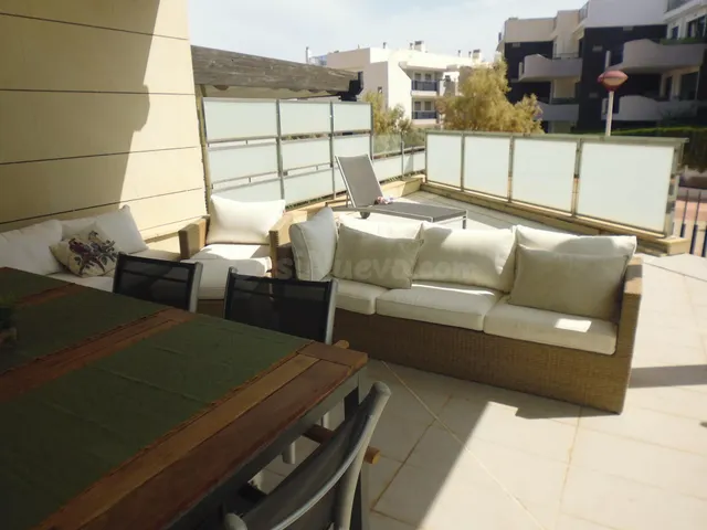 BUNGALOW EN URBANIZACIÓN CON PISCINA Y VISTA AL MAR — 3