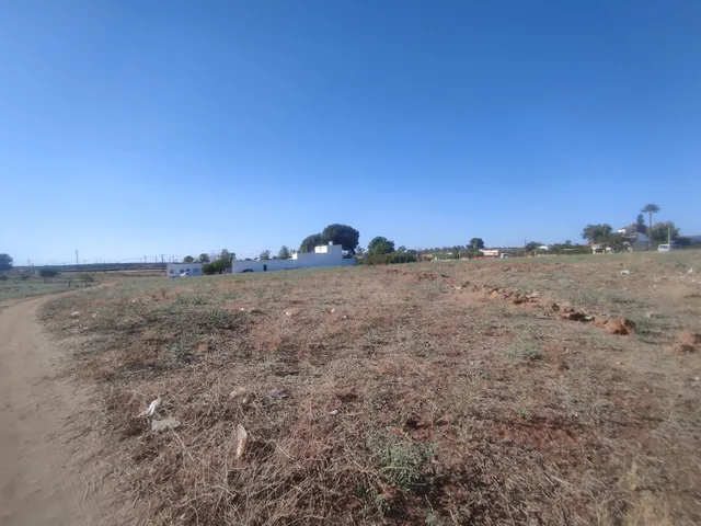 SUELO SIN EDIFICAR EN LAS LOMAS. FUTURO PROYECTO DE INVERSIÓN — 13