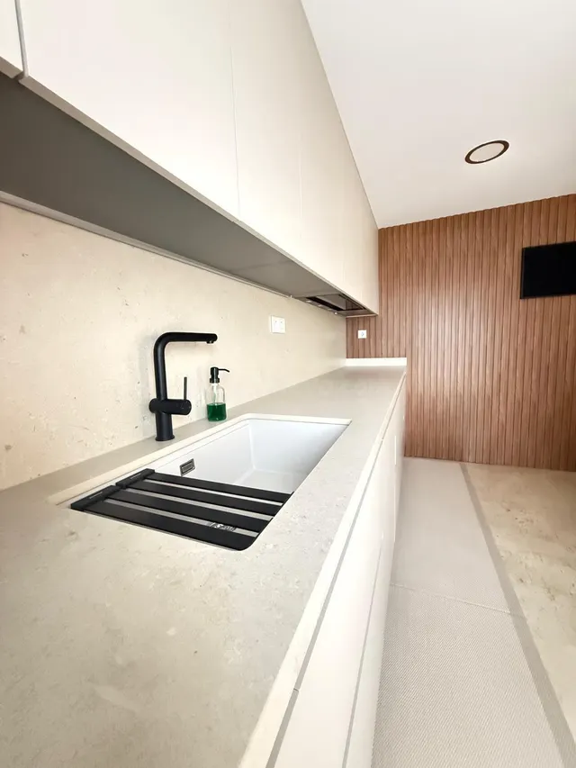 ¡OPORTUNIDAD EN PATERNA! CHALET DE 319 m2 CON PISCINA, 4 DOR - foto 5