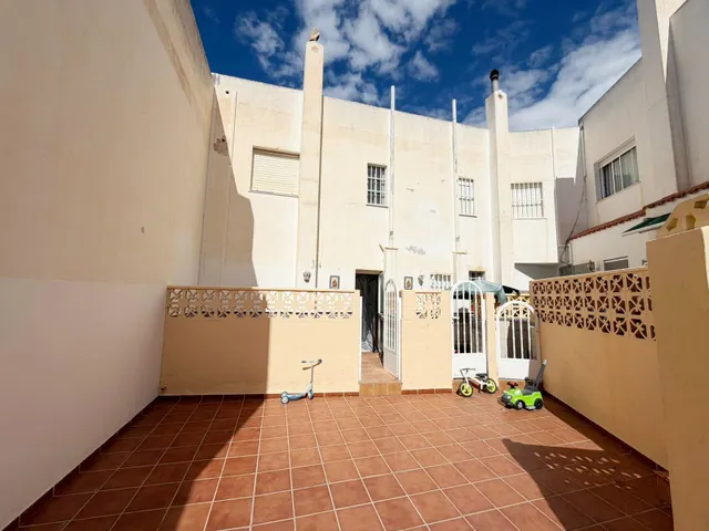 ️ TRIPLEX EN EL TOYO – RETAMAR  El privilegio de vivir junto al mar  96 m2 const.  Garaje privado incluido en el precio — 41