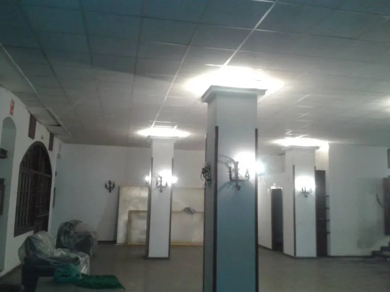 CERCA PLAZA PRINCIPAL.