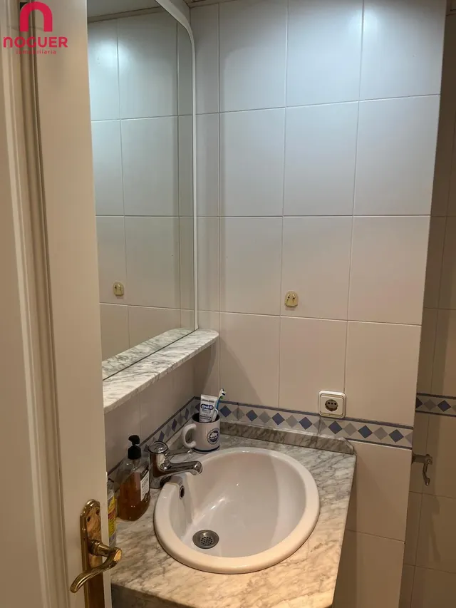 PISO ZONA ZOCO DE CUATRO DORMITORIOS , DOS BAÑOS , TERRRAZA Y  ASCENSOR — 14