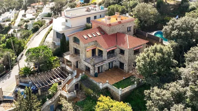 Exclusiva villa en Sa Riera, Begur, con vistas panorámicas a - foto 2