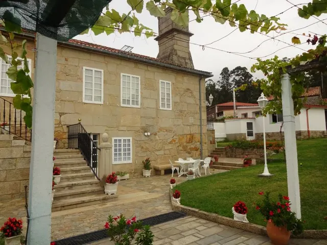 SE VENDE CASA SEÑORIAL PAREADA DE PIEDRA REFORMADA Y EN PERF - foto 2