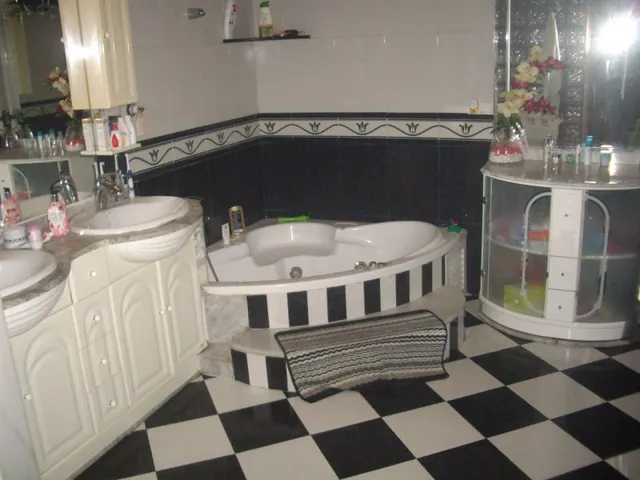 MAGNIFICA CASA SOBRE LOCAL SEMINUEVA  EN LA CURVA — 10