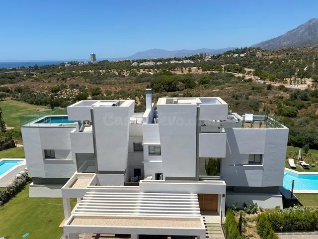 Este complejo residencial que rodea el campo de golf de Sant