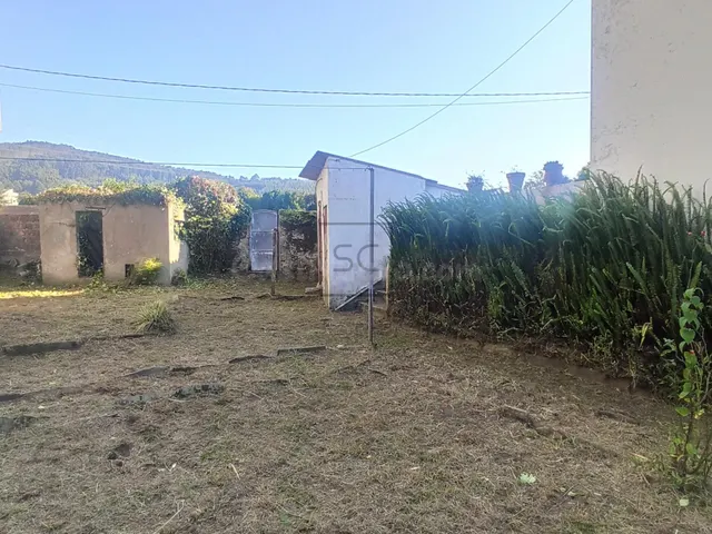 Casa con finca para rehabilitar en solar urbano en Neda - foto 3