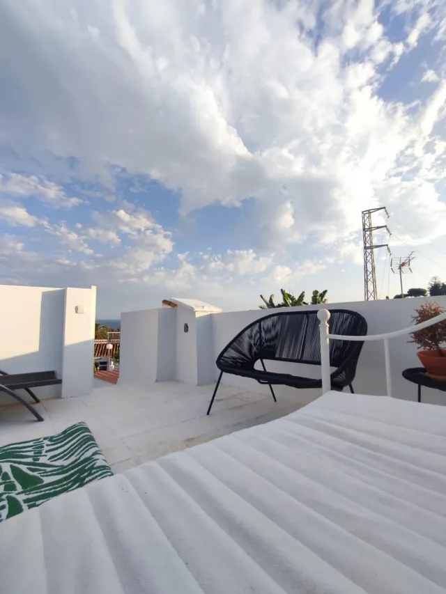 ALQUILER LUMINOSO ADOSADO RECIÉN REFORMADO EN TORREBLANCA DEL SOL-VISTAS AL MAR — 8