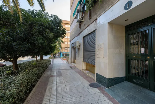 Local de 50 m2 cerca del centro de Granada con posibilidad de cambio de uso a vivienda — 9