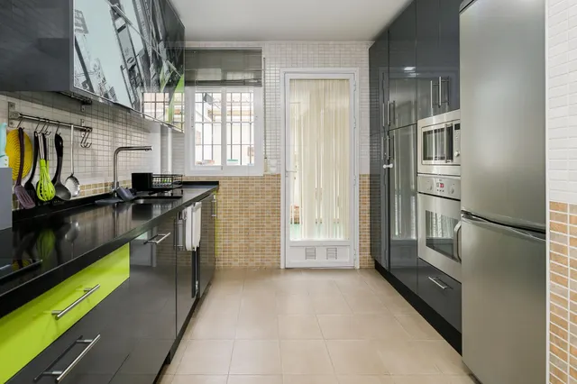 ¡Tu nuevo hogar te espera en Churriana de la Vega! Casa adosada con patio, garaje y futura parada de metro a pocos pasos. — 7