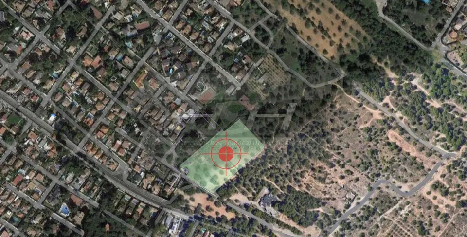 Amplia parcela para edificar en La Cañada. / HH Asesores, Inmobiliaria en Burjassot/