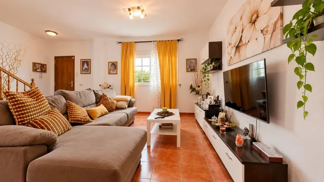 Vivienda unifamiliar de 194 m2 con patio privado y amplio ga